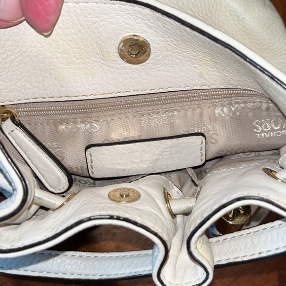 Michael Kors Crossbody mini bag /Tassel EUC πHPπ pebbled leather cream/gold - Picture 9 of 13
